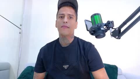 Snapshot of victor_montero chatting on 10.21.25 Victor online show from 10.21.25