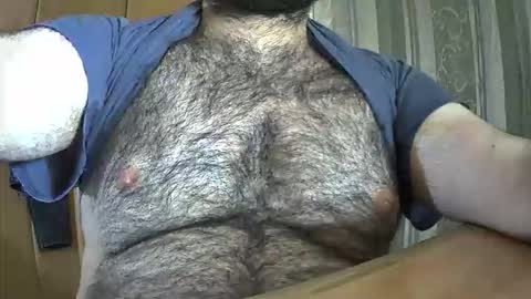 Snapshot of victorhume chatting on 10.26.25 VictorHume online show from 10.26.25