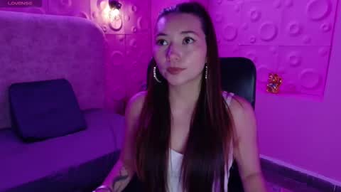 Victoria  online show from 11.25.25