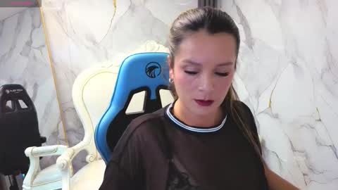 Snapshot of victoria12_a chatting on 10.22.25 Victoria Arenas online show from 10.22.25