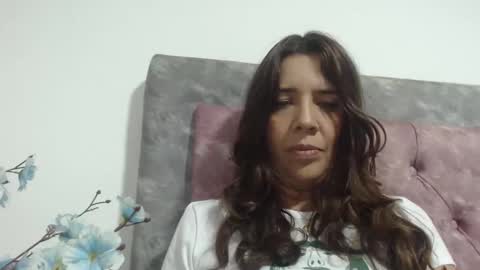 Snapshot of victoria25_meester chatting on 01.04.25 Hi guys Im victoria Be the one who can control me in PVT online show from 01.04.25