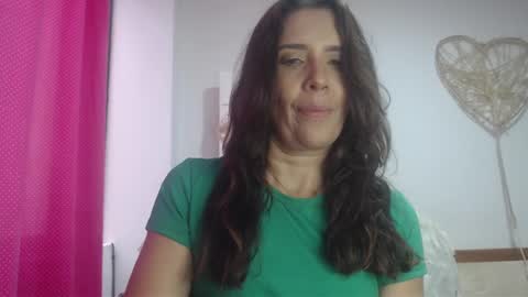 Snapshot of victoria25_meester chatting on 01.12.25 Hi guys Im victoria Be the one who can control me in PVT online show from 01.12.25