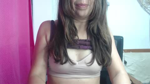 Snapshot of victoria25_meester chatting on 02.11.25 Hi guys Im victoria Be the one who can control me in PVT online show from 02.11.25