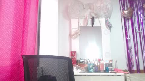 Snapshot of victoria25_meester chatting on 02.18.25 Hi guys Im victoria Be the one who can control me in PVT online show from 02.18.25