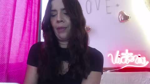 Snapshot of victoria25_meester chatting on 03.04.25 Hi guys Im victoria Be the one who can control me in PVT online show from 03.04.25