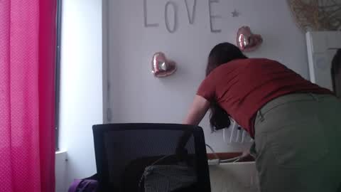 Snapshot of victoria25_meester chatting on 03.10.25 Hi guys Im victoria Be the one who can control me in PVT online show from 03.10.25
