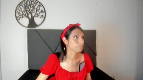 Snapshot of victoria_badgal chatting on 11.26.25 Victoria online show from 11.26.25