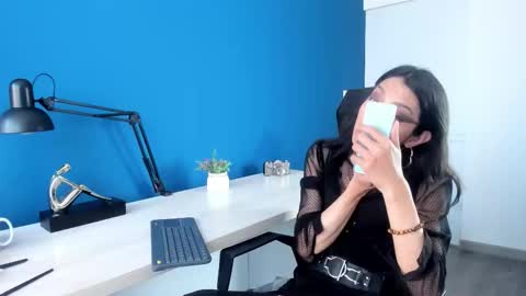 Snapshot of victoria_badgal chatting on 12.15.25 Victoria online show from 12.15.25