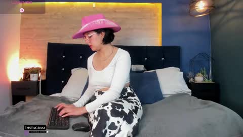 Snapshot of victoria_byte chatting on 10.13.25 Victoria online show from 10.13.25