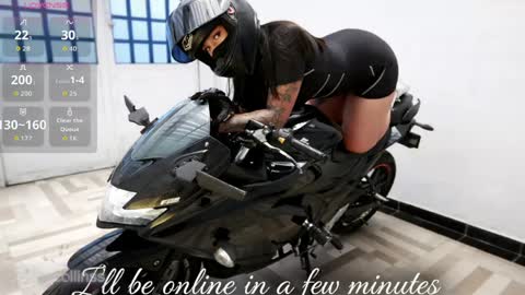 Victoria Collins online show from 04.05.26