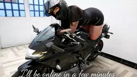 Victoria Collins online show from 04.18.26