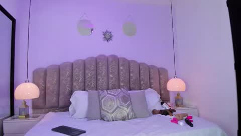 Snapshot of victoria_cooper3 chatting on 02.08.26 valentina online show from 02.08.26