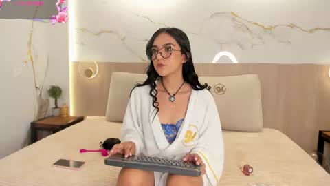  Victoria H  online show from 06.12.26