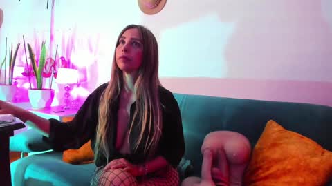 Victoria  online show from 01.14.25
