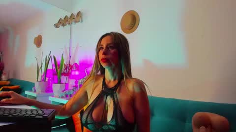 Victoria  online show from 02.02.25