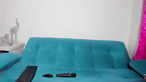 Victoria  online show from 09.26.25