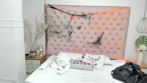 victoria_kitt online show from 10.22.25