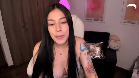 Snapshot of victoria_korss chatting on 10.24.25 Victoria  online show from 10.24.25