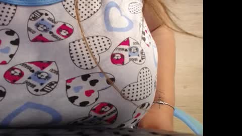 Snapshot of victoria_lehee chatting on 01.11.25 Victoria online show from 01.11.25