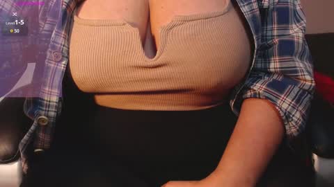 Snapshot of victoria_monteroo chatting on 12.22.24 Call me Vic online show from 12.22.24