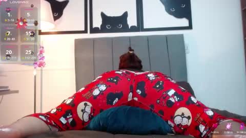 Snapshot of victoria_monteroo chatting on 02.18.25 Call me Vic online show from 02.18.25