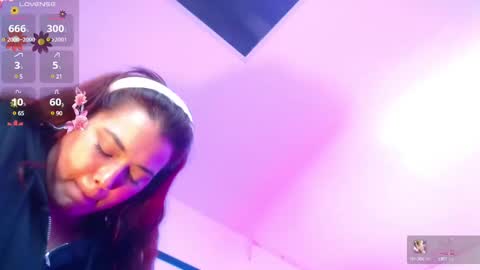 Snapshot of victoria_monteroo chatting on 03.08.25 Call me Vic online show from 03.08.25