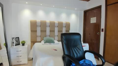 Snapshot of victoria_mooree chatting on 10.12.25 Victoria   Everyday From 1400 to 2130 Col Time online show from 10.12.25