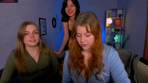 Snapshot of victoria_pretty_ chatting on 10.16.25 Victoria online show from 10.16.25