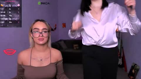 Snapshot of victoria_pretty_ chatting on 10.24.25 Victoria online show from 10.24.25