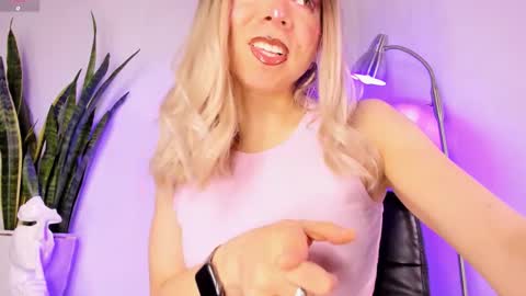 D A N I online show from 10.27.25