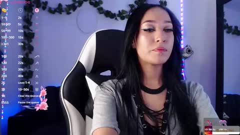 Snapshot of victoria_ricci_a chatting on 10.11.25 Victoria online show from 10.11.25