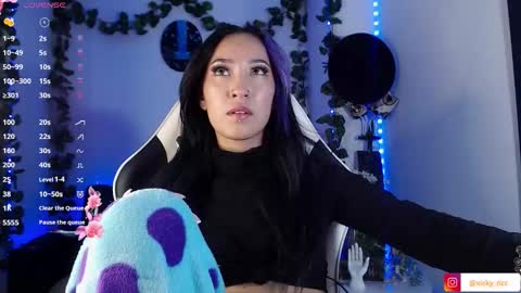 Victoria  online show from 11.17.25