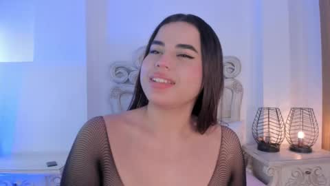 Snapshot of victoria_vallejo chatting on 12.10.24 victoria online show from 12.10.24