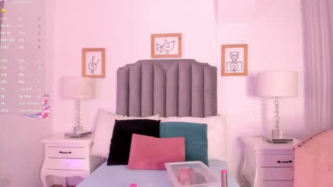 Snapshot of victoria_vallejo chatting on 02.02.25 victoria online show from 02.02.25