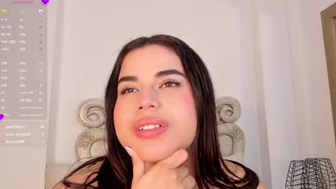 Snapshot of victoria_vallejo chatting on 03.10.25 victoria online show from 03.10.25