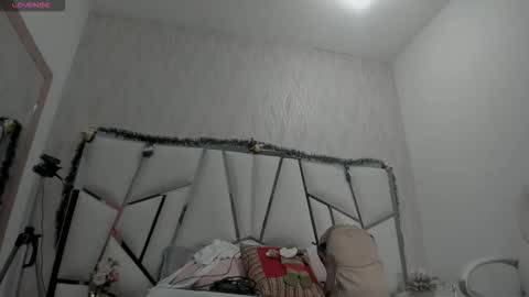 Snapshot of victoriaa_millers chatting on 12.17.25 Victoria Sofia online show from 12.17.25