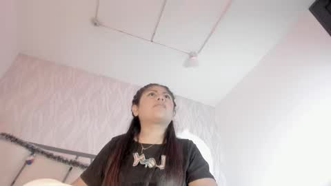 Snapshot of victoriaa_millers chatting on 12.22.25 Victoria Sofia online show from 12.22.25