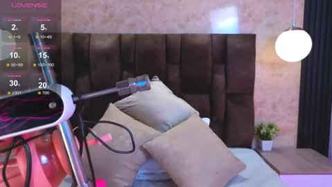 Snapshot of victoriaandrade chatting on 06.16.26 Victoria Andrade online show from 06.16.26