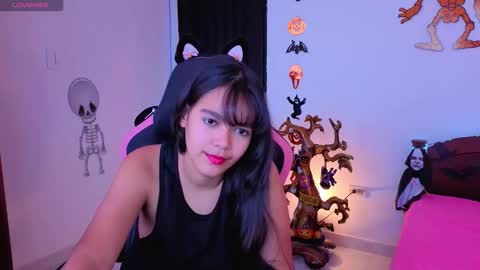 Snapshot of victoriacarmonaa chatting on 10.25.25 victoriacarmonaa online show from 10.25.25