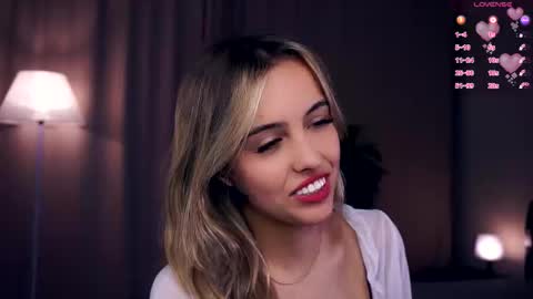 Snapshot of victoriadreamtt chatting on 09.18.25 Anasteisha Day Helen Night online show from 09.18.25