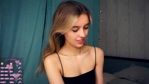 Snapshot of victoriadreamtt chatting on 10.26.25 Anasteisha Day Helen Night online show from 10.26.25