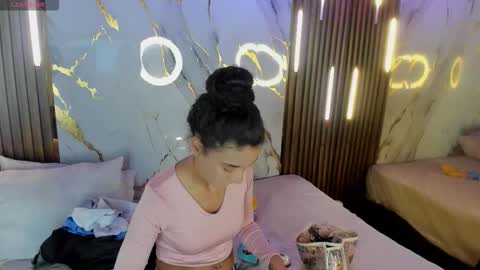 Victoria  online show from 11.21.25