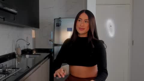 Snapshot of victoriafit7 chatting on 12.17.25 Vcitoria online show from 12.17.25