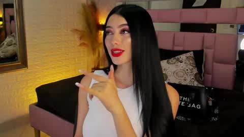 Snapshot of victoriagolden chatting on 02.05.25 VICTORIA online show from 02.05.25