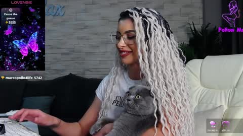 Victoria online show from 12.14.24