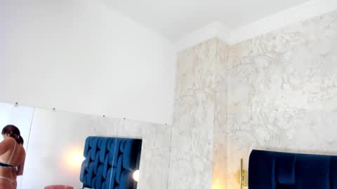 Victoria Moon  online show from 01.22.25
