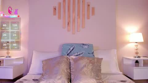 Snapshot of victorianoah_ chatting on 10.18.25 Victoria online show from 10.18.25