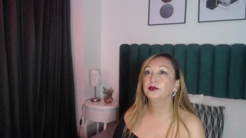 Snapshot of victoriaqueen_fg_ chatting on 09.22.25 victoriaqueen_fg_ online show from 09.22.25