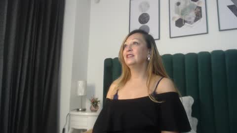Snapshot of victoriaqueen_fg_ chatting on 09.30.25 victoriaqueen_fg_ online show from 09.30.25