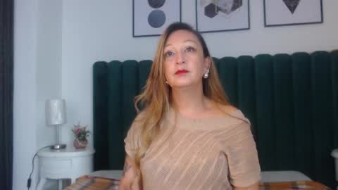 Snapshot of victoriaqueen_fg_ chatting on 10.06.25 victoriaqueen_fg_ online show from 10.06.25